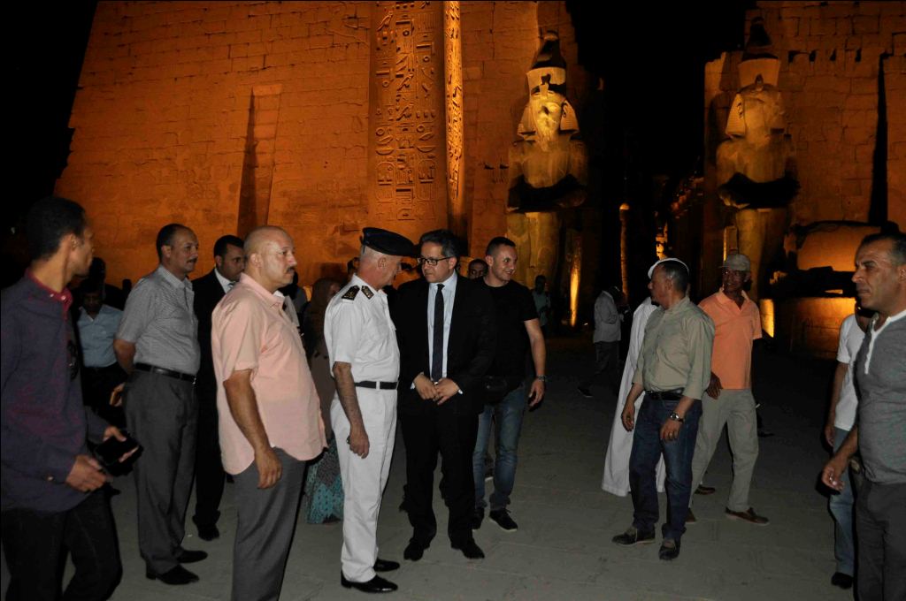 4-وزير الآثار يوافق علي ترميم تمثال جديد للملك رمسيس الثاني بمعبد الأقصر