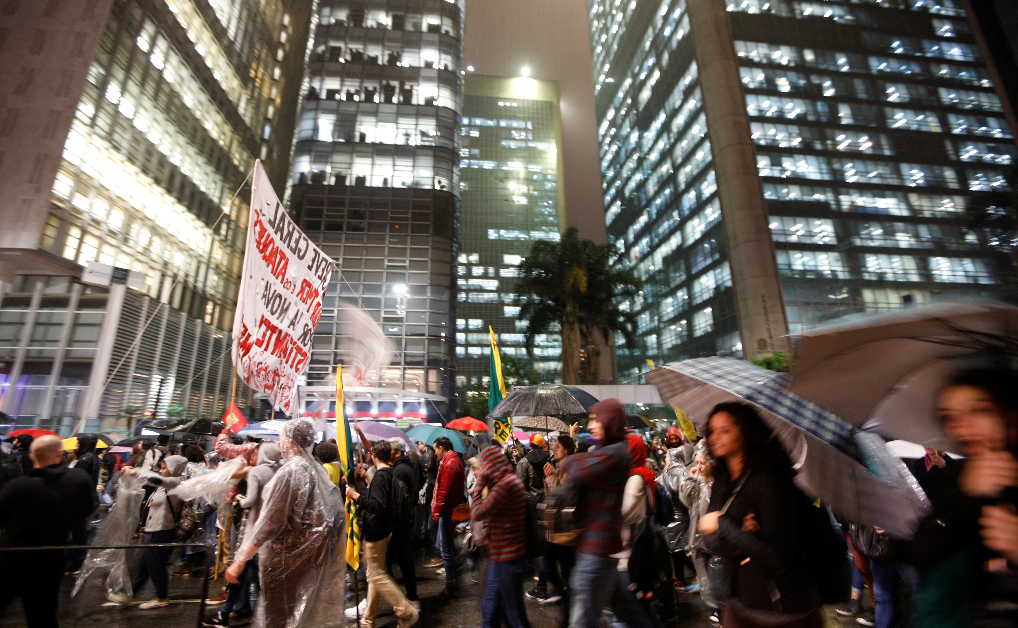 مظاهرات حاشدة فى عدة مناطق بالبرازيل