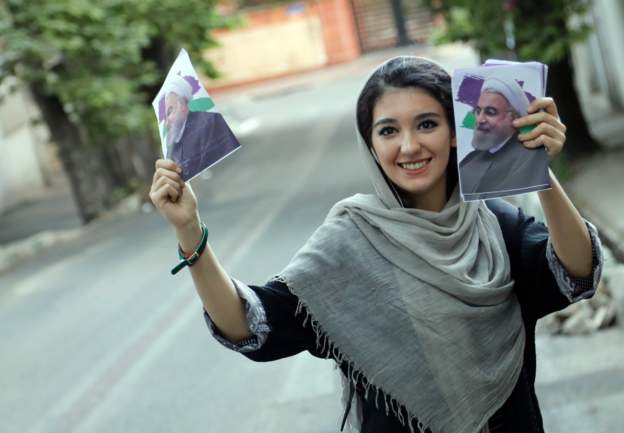 احدى الناشطات في حملة اعادة انتخاب روحاني