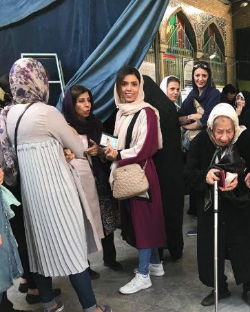 امرأة مسنة في الانتخابات الايرانية
