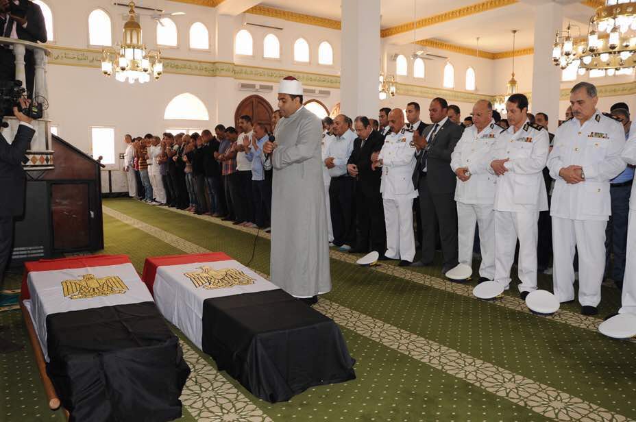  وزير الداخليه يتقدم جنازات ضابطي الكمين‎ (3)