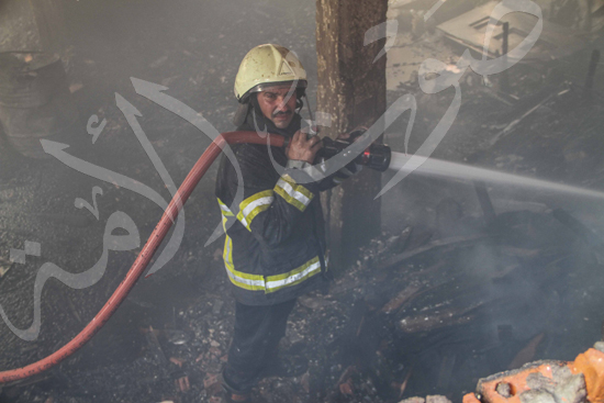 السيطرة على حريق مصنع موبيليات في الدرب الأحمر (9)