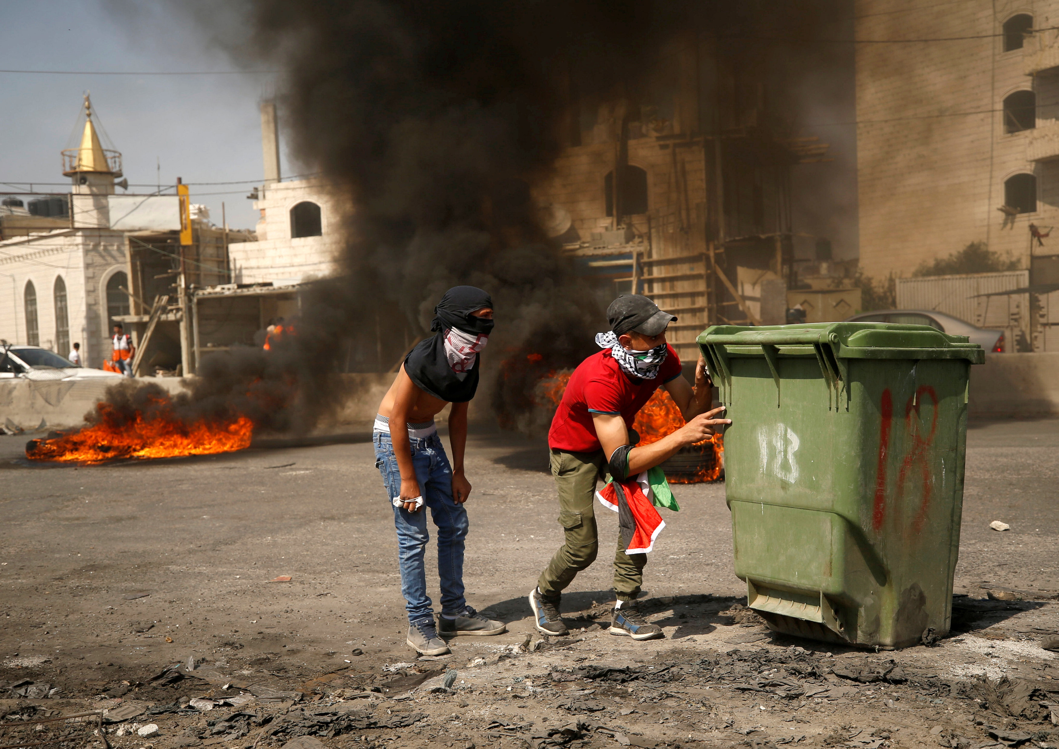 جانب من اشتباكات فلسطينيين مع قوات الاحتلال