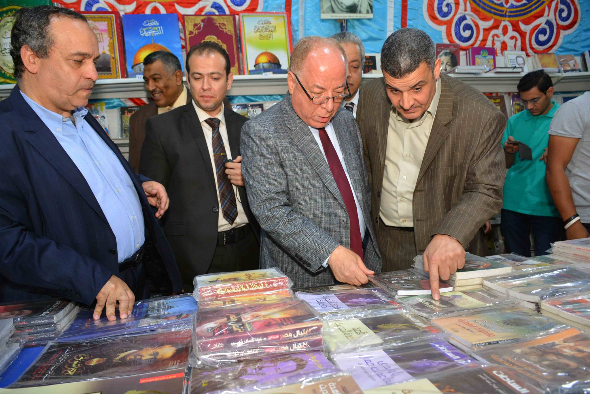 وزير الثقافة يفتتح سور دار الهلال للكتاب  (8)
