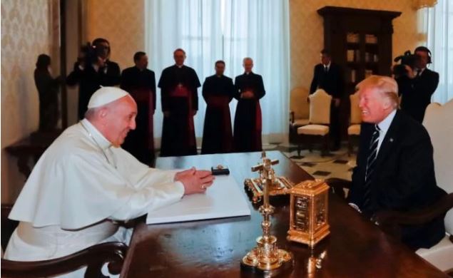 بابا الفاتيكان في لقائه مع ترامب