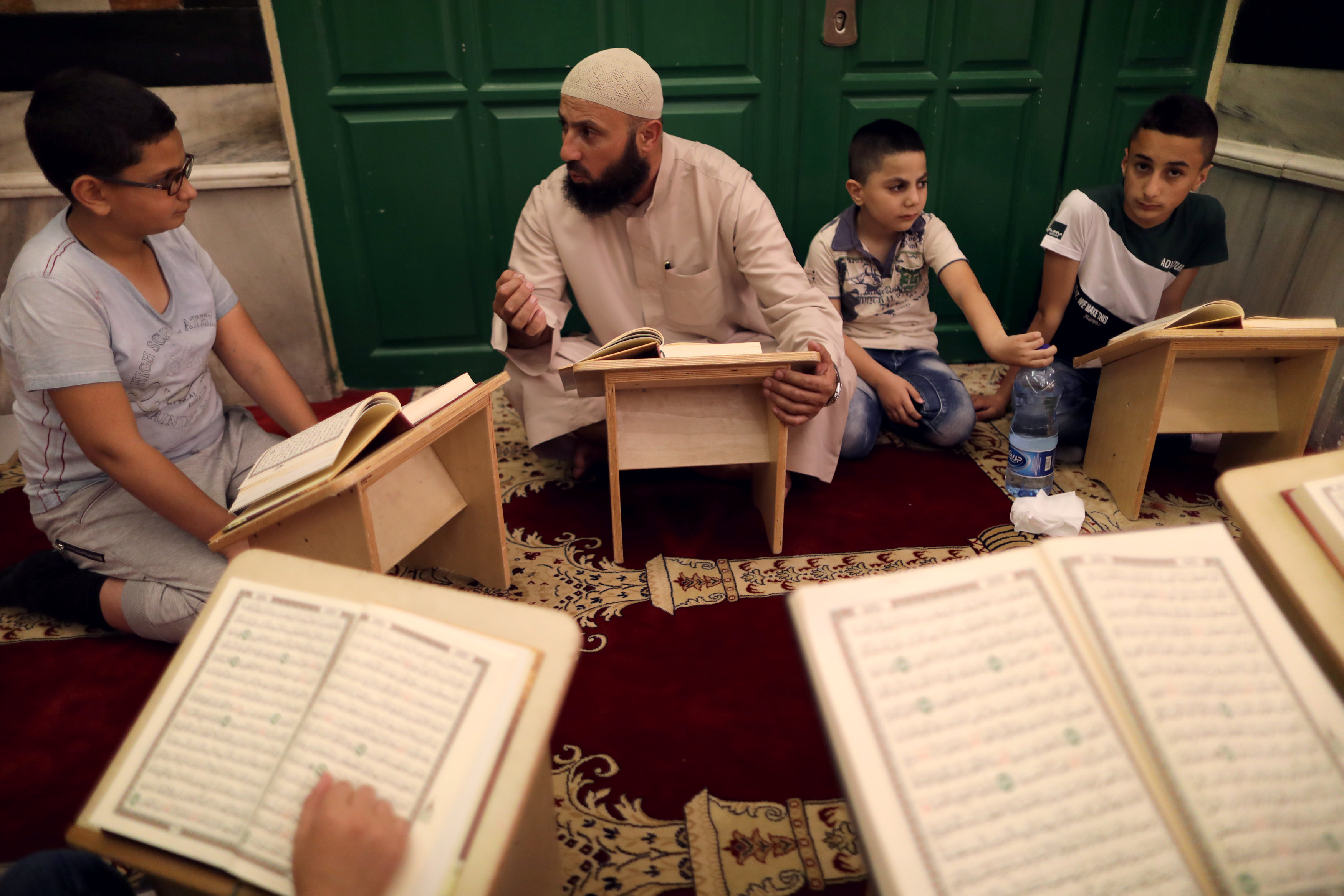 حلقة تحفيظ القرآن فى المسجد الأقصى