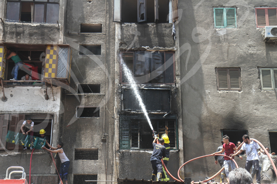 حريق بسوق الملابس في إمبابة (12)