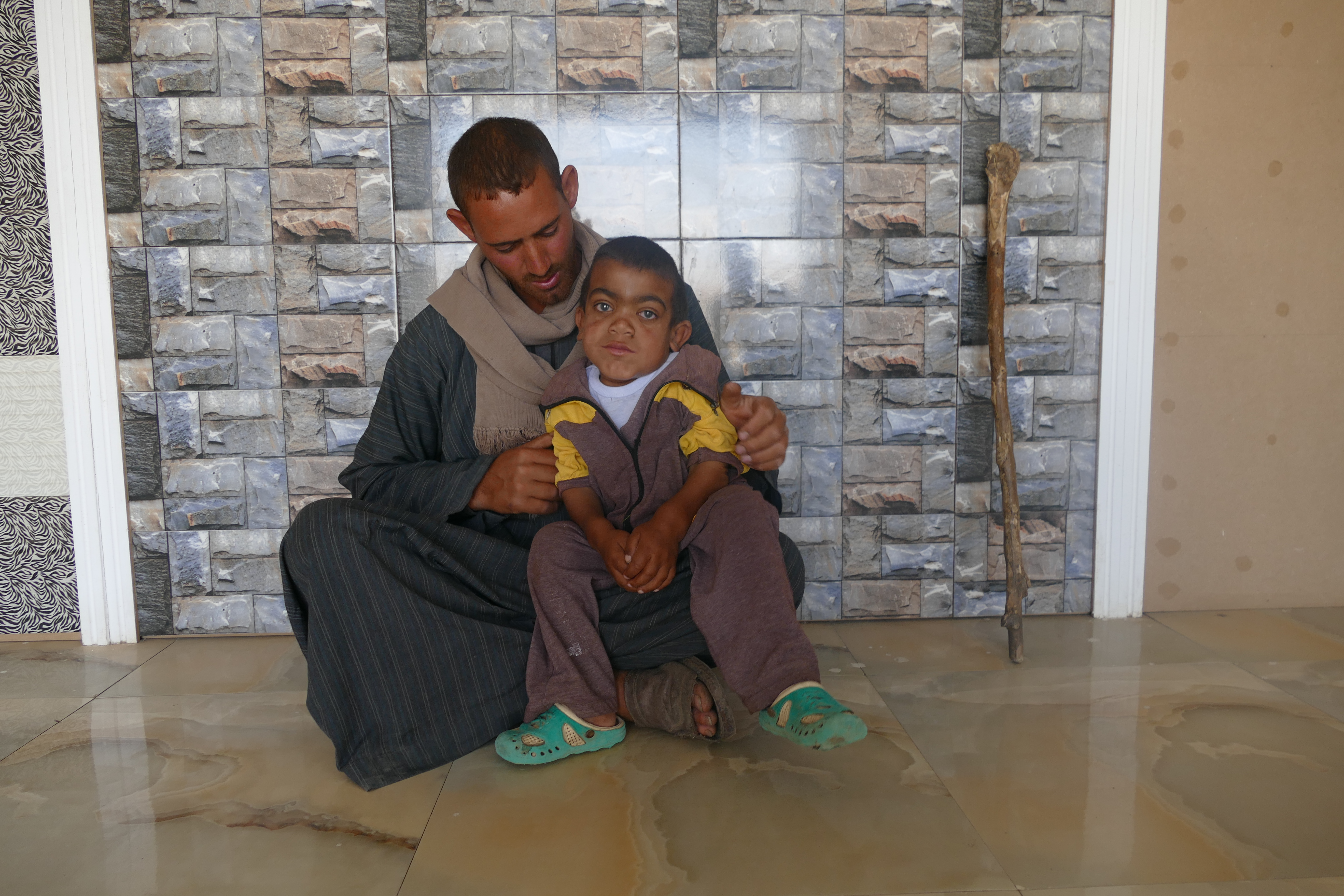 محمد «المرض ينهش في ابني الوحيد.. ويا ريت أهل الخير يساعدوني» (4)