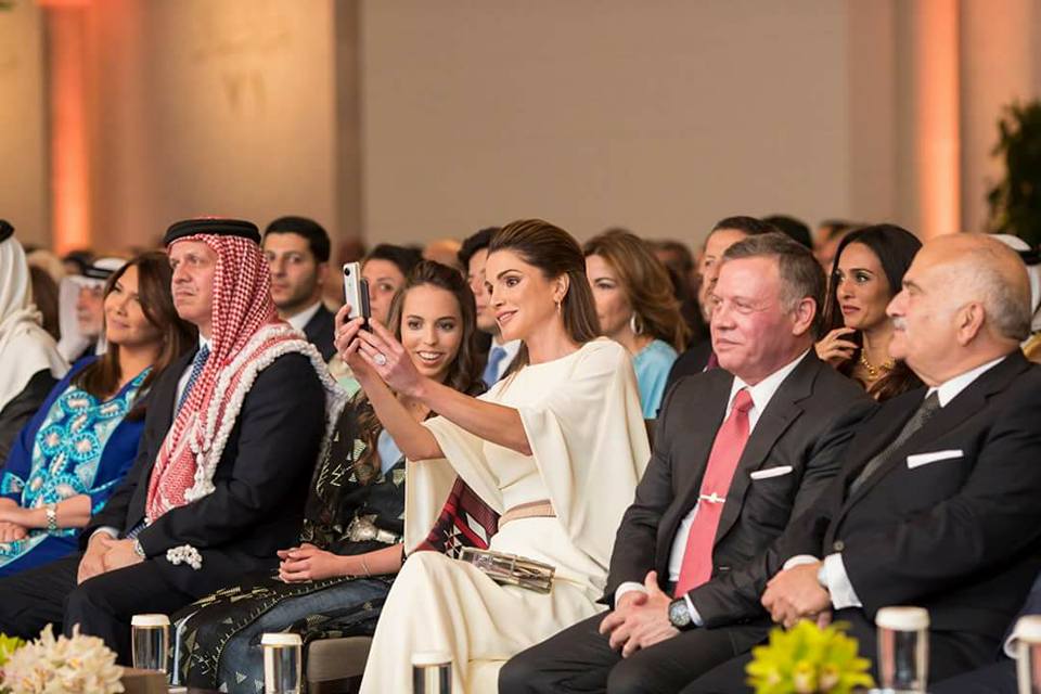 اطلالات الملكة رانيا وابنتها