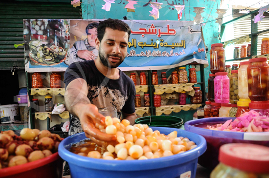 صناعة الطرشي رحلة لفتح شهية المصريين (11)