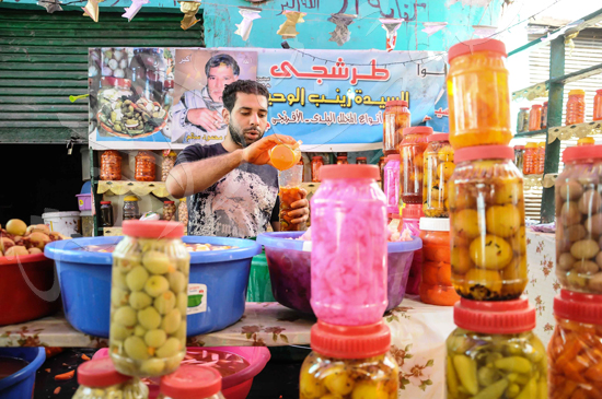 صناعة الطرشي رحلة لفتح شهية المصريين (10)