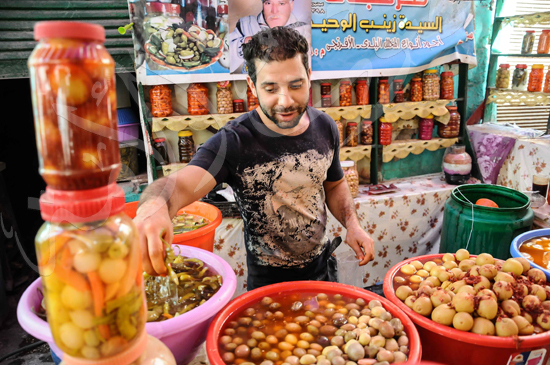 صناعة الطرشي رحلة لفتح شهية المصريين (9)