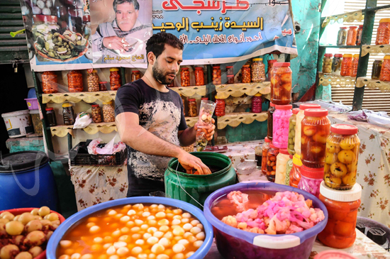 صناعة الطرشي رحلة لفتح شهية المصريين (6)