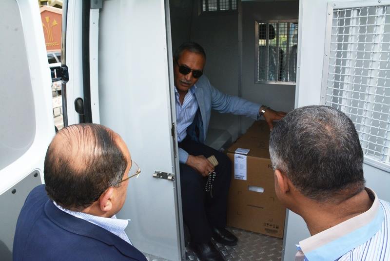 السسيارة فان.jpg7