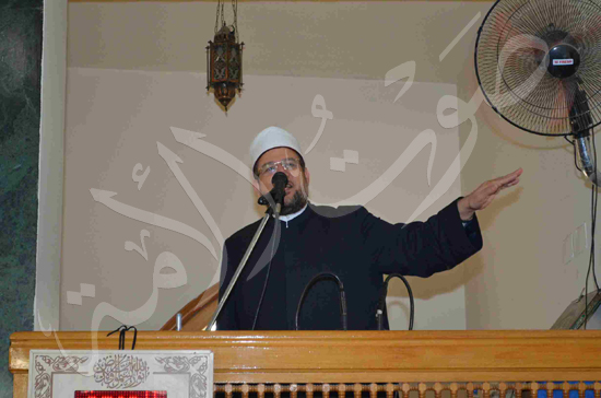 وزير الاوقاف يؤدى صلاد الجمعة  (1)