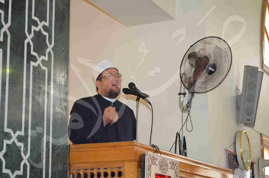 وزير الاوقاف يؤدى صلاد الجمعة  (5)