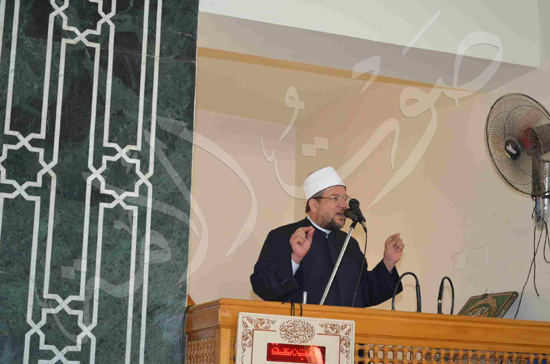 وزير الاوقاف يؤدى صلاد الجمعة  (2)