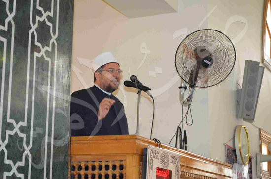 وزير الاوقاف يؤدى صلاد الجمعة  (7)