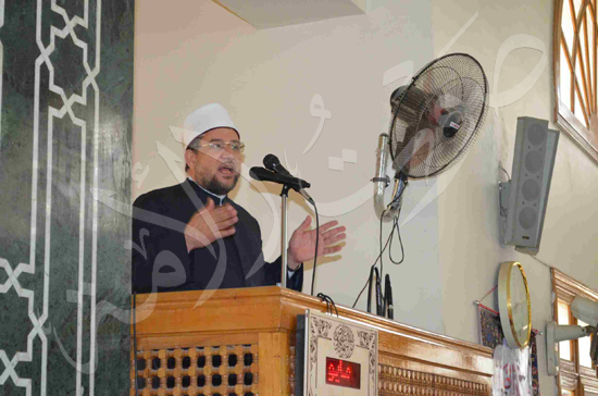 وزير الاوقاف يؤدى صلاد الجمعة  (6)