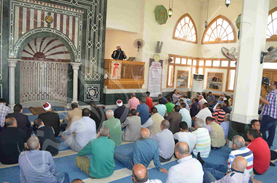 وزير الاوقاف يؤدى صلاد الجمعة  (9)