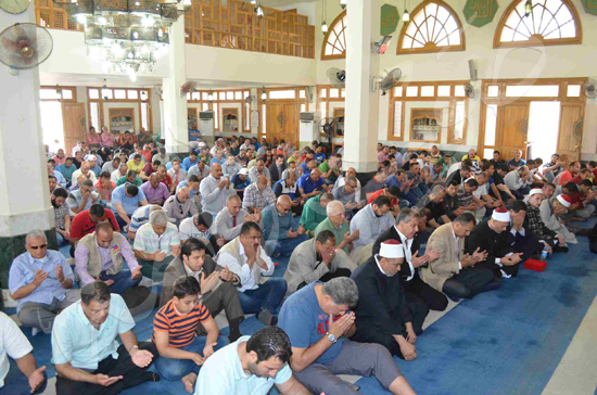 وزير الاوقاف يؤدى صلاد الجمعة  (13)