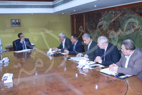 اجتماع هشام عرفات مع الشركات المنفذة لتطوير المزلقانات (5)