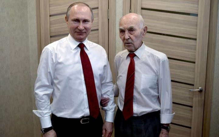 90-195146-putin-former-kgb-boss-90th-birthday-5