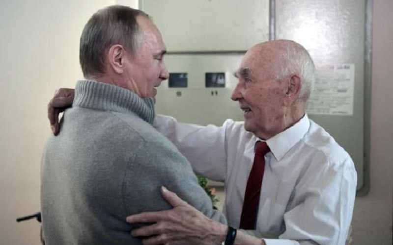90-195146-putin-former-kgb-boss-90th-birthday-2