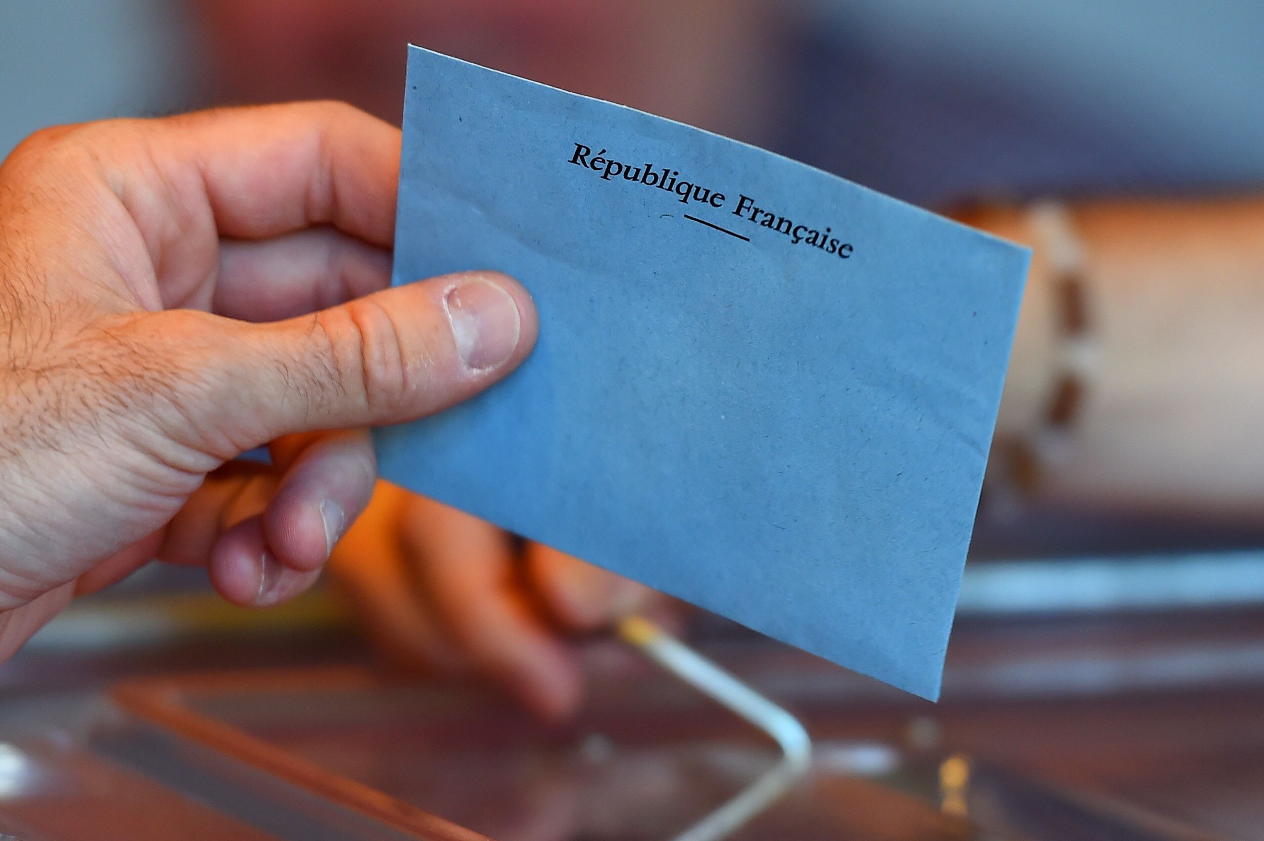 ورقة الاقتراع فى الانتخابات البرلمانية الفرنسية