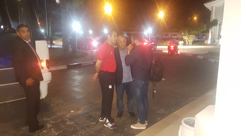 المنتخب يغادر فندق تونس للعودة القاهرة بعد الهزيمة بهدف (6)