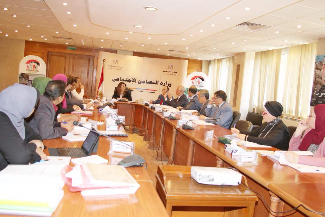 غادة والي ترأس اجتماع مجلس أمناء المؤسسة القومية  لتنمية الأسرة والمجتمع2
