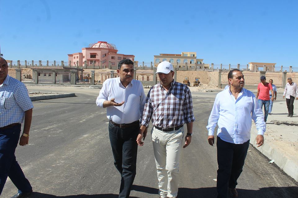 جولة محافظ الاقصر علي مشروعات مدينة طيبة الجديدة (1)