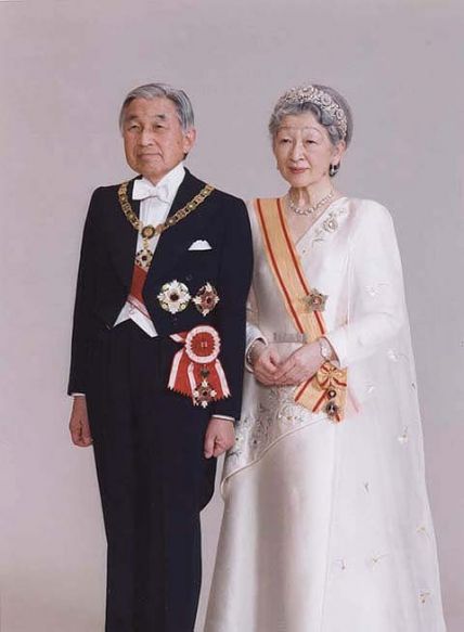الإمبراطور «أكيهيتو» والإمبراطورة «ميشيكو»