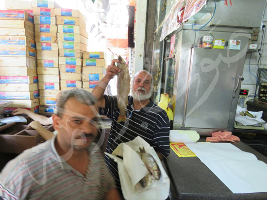 إقبال كثيف من المواطنين على شراء الفسيخ في العيد (3)