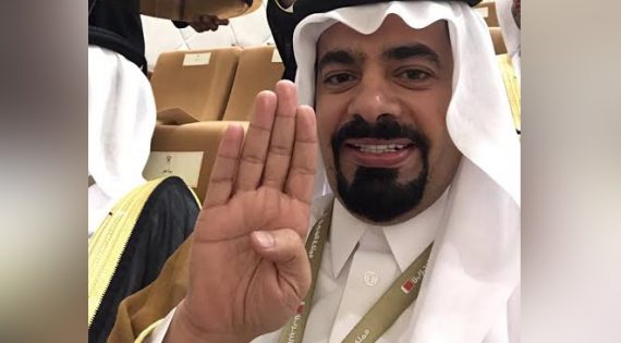 عبد الله العذبة رئيس  العرب القطرية يلوح بعلامة رابعة