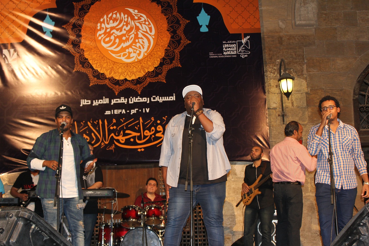 خالد منيب وفرقته في قصر الامير طاز  (2)