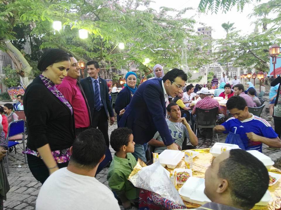 أمين المجلس الأعلى يتفقد فعاليات الحديقة الثقافية فى السيدة زينب ويحضر مائدة ذوى الاحتياجات الخاصة (2)