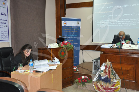 وزيرة التخطيط تناقش رسالة عائشة غنيمي (4)