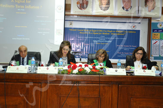 وزيرة التخطيط تناقش رسالة عائشة غنيمي (3)