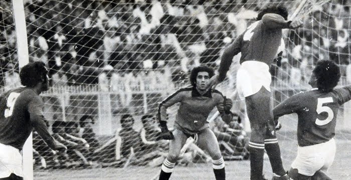 مبارة-الاهلى-والترسانه-موسم-78-79-وانتهت-بفوز-الاهلى-2-0--مصطفى-يونس-وعبد-الباقى-ومحسن-صالح-والحارس-حسن-على