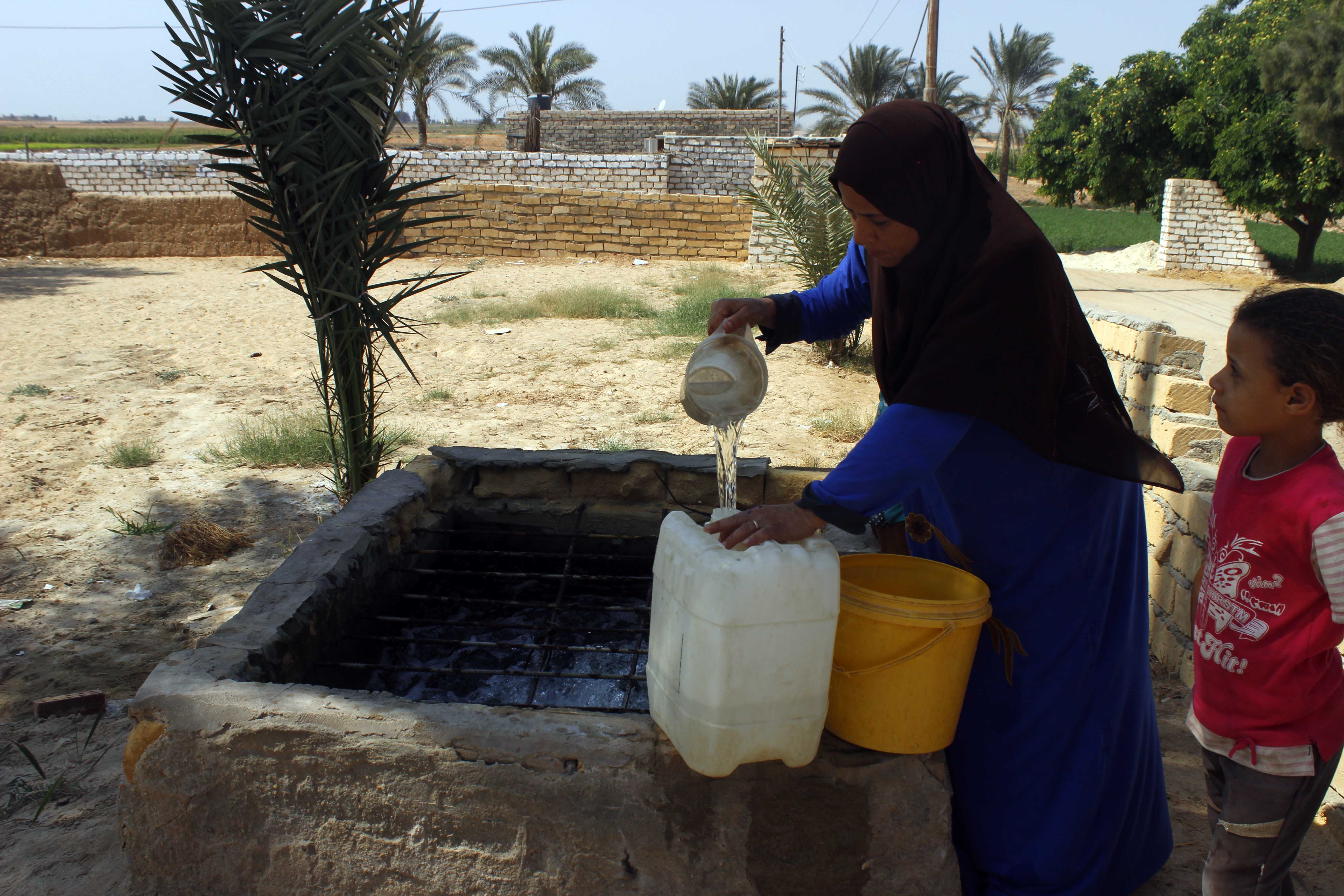 قري  تعيش بدون مياه  شرب  لأربعة أشهر  - تصوير  محمد عوض  (17)
