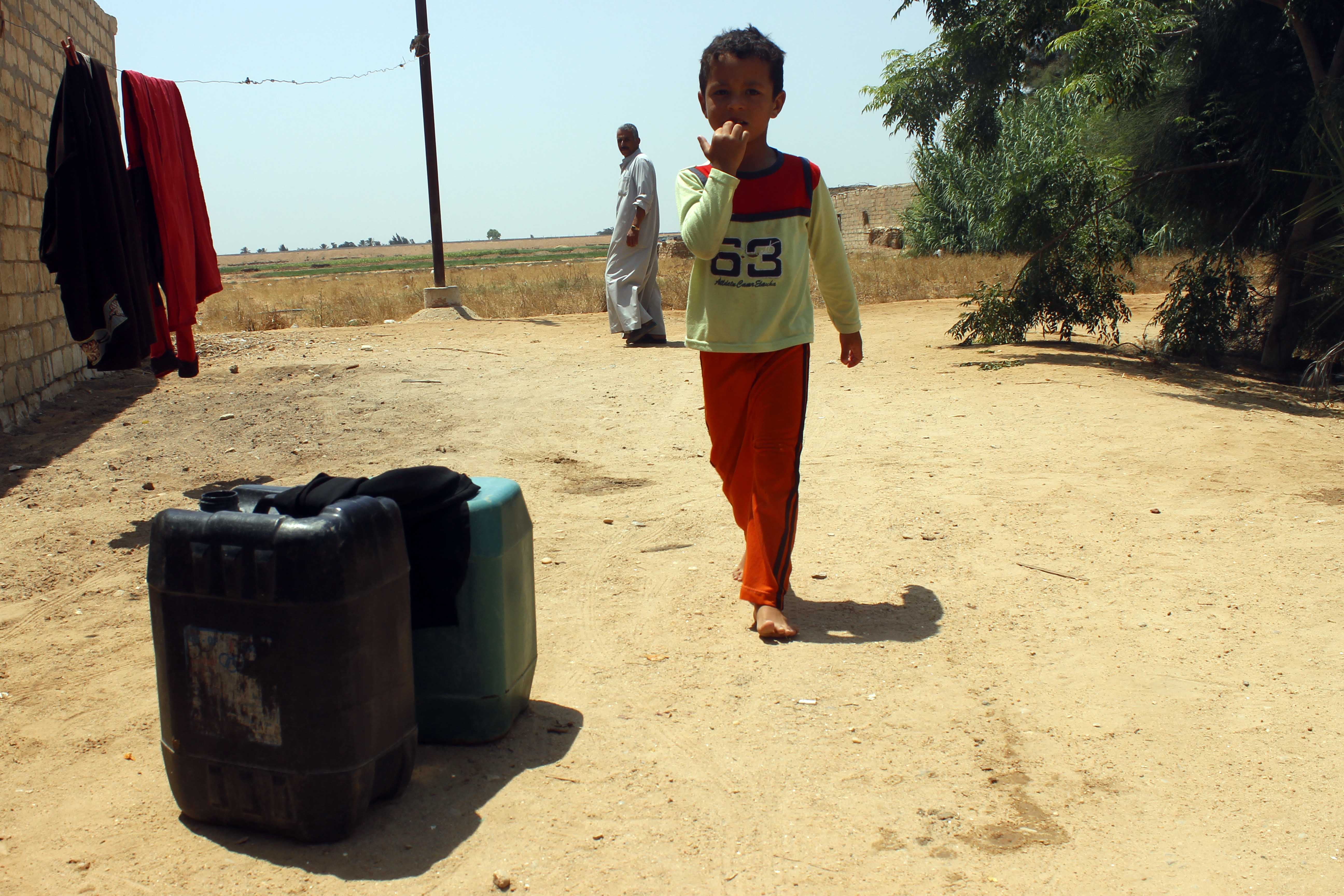 قري  تعيش بدون مياه  شرب  لأربعة أشهر  - تصوير  محمد عوض  (7)