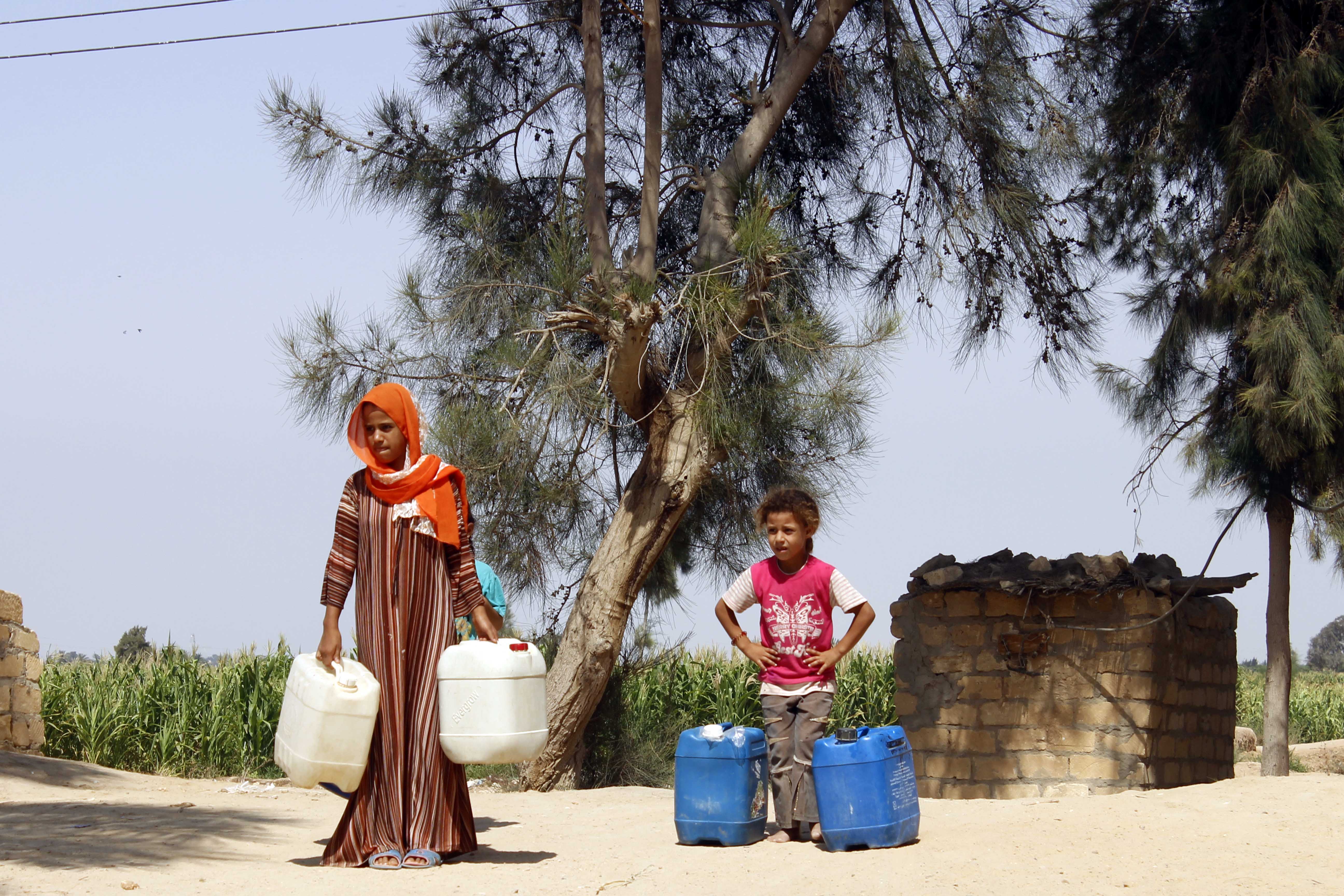 قري  تعيش بدون مياه  شرب  لأربعة أشهر  - تصوير  محمد عوض  (11)