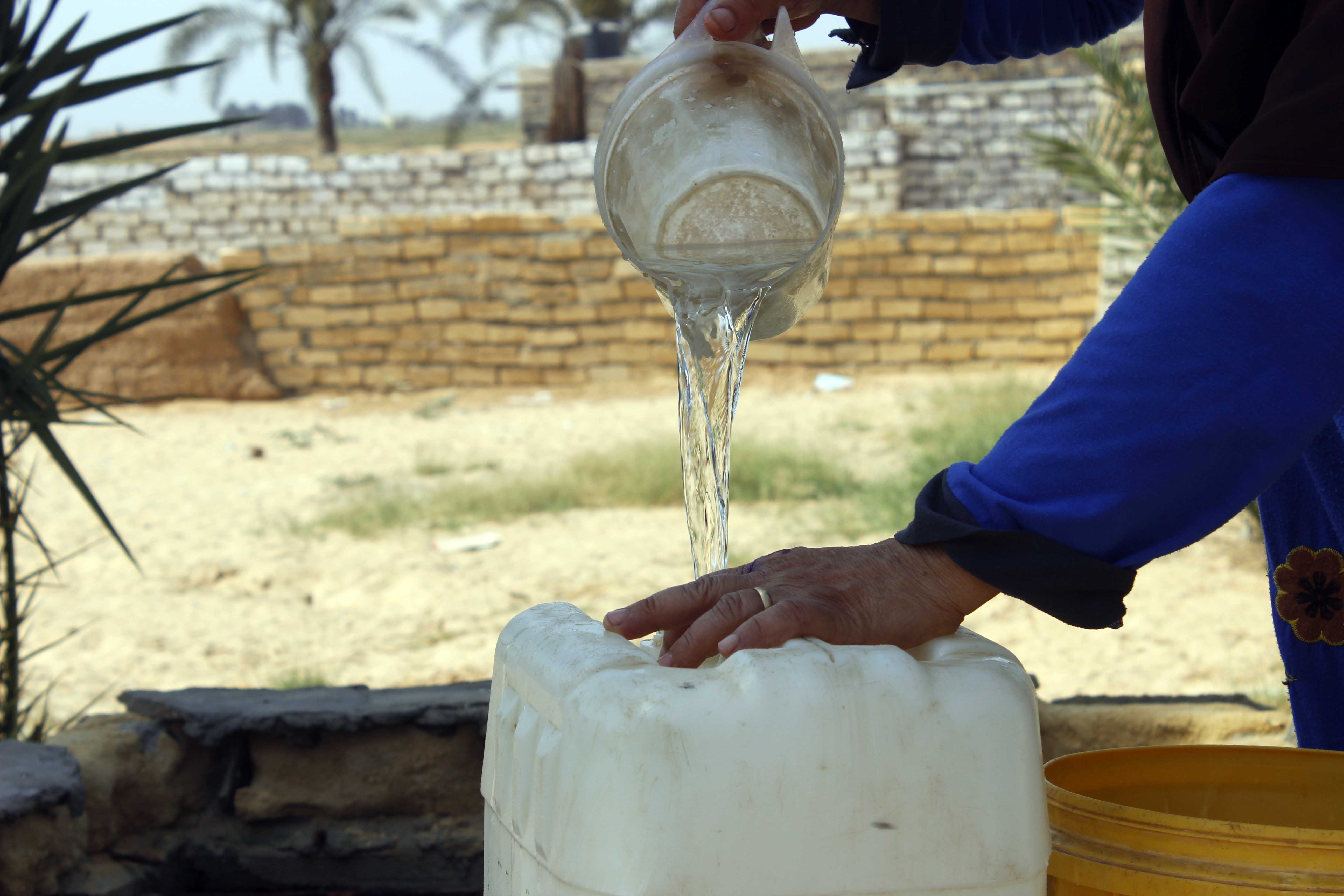 قري  تعيش بدون مياه  شرب  لأربعة أشهر  - تصوير  محمد عوض  (19)