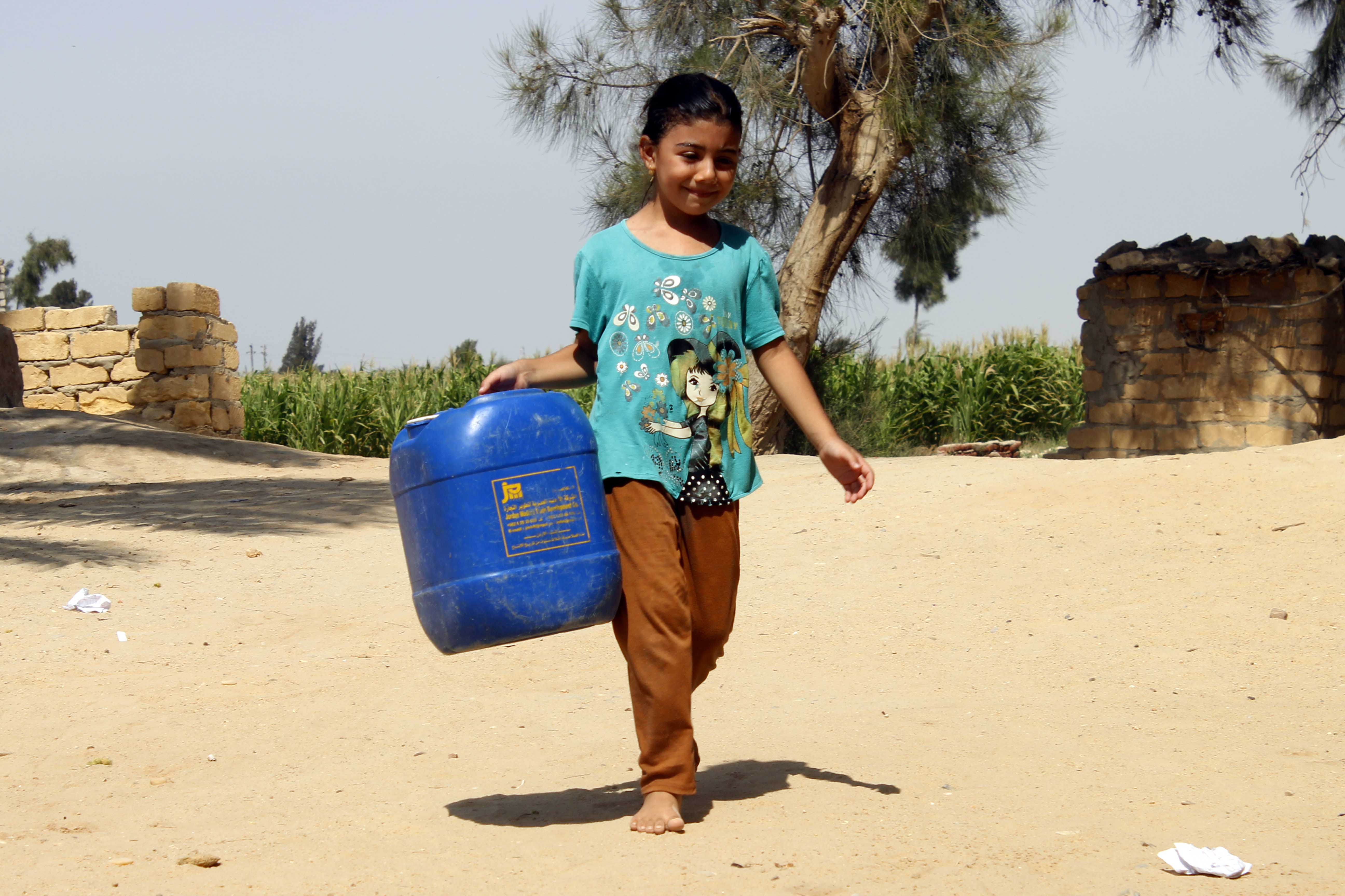 قري  تعيش بدون مياه  شرب  لأربعة أشهر  - تصوير  محمد عوض  (12)