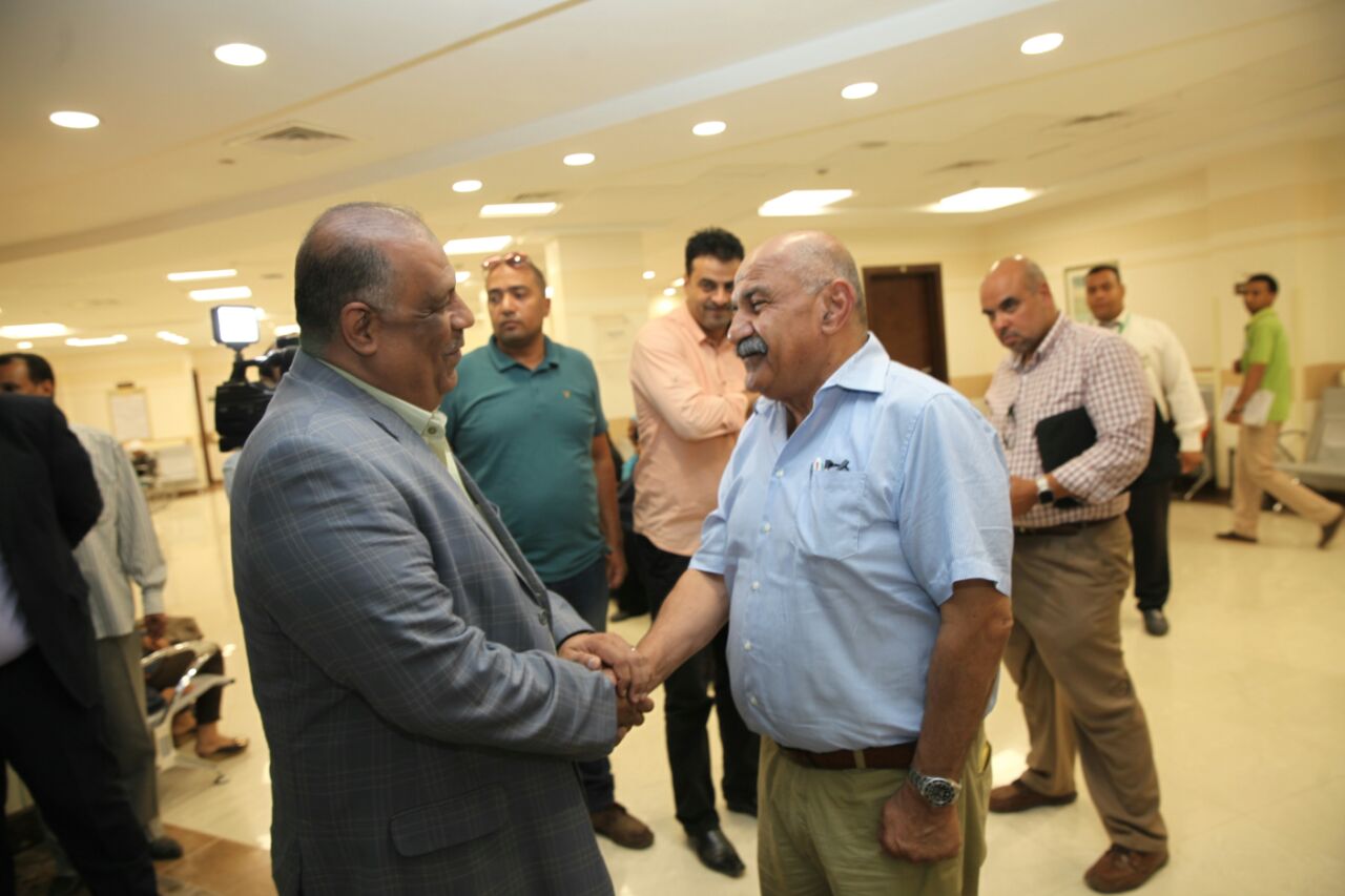 مدير مكتبة مصر العامة بالكرنك يدعم المرحلة الثانية لمستشفي أورام الأقصر (4)