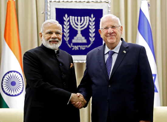 الرئيس الإسرائيلى ريئوفين ريفلين مع رئيس وزراء الهند