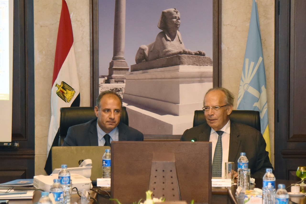 وزير التنمية المحلية (1)