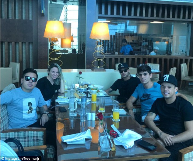 42DE526A00000578-4749320-Neymar_looks_chilled_out_as_he_poses_with_mates_after_flying_fro-m-32_1501582559472