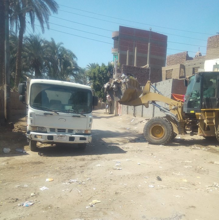 حملة نظافة بقرية الواسطي في أسيوط  (2)